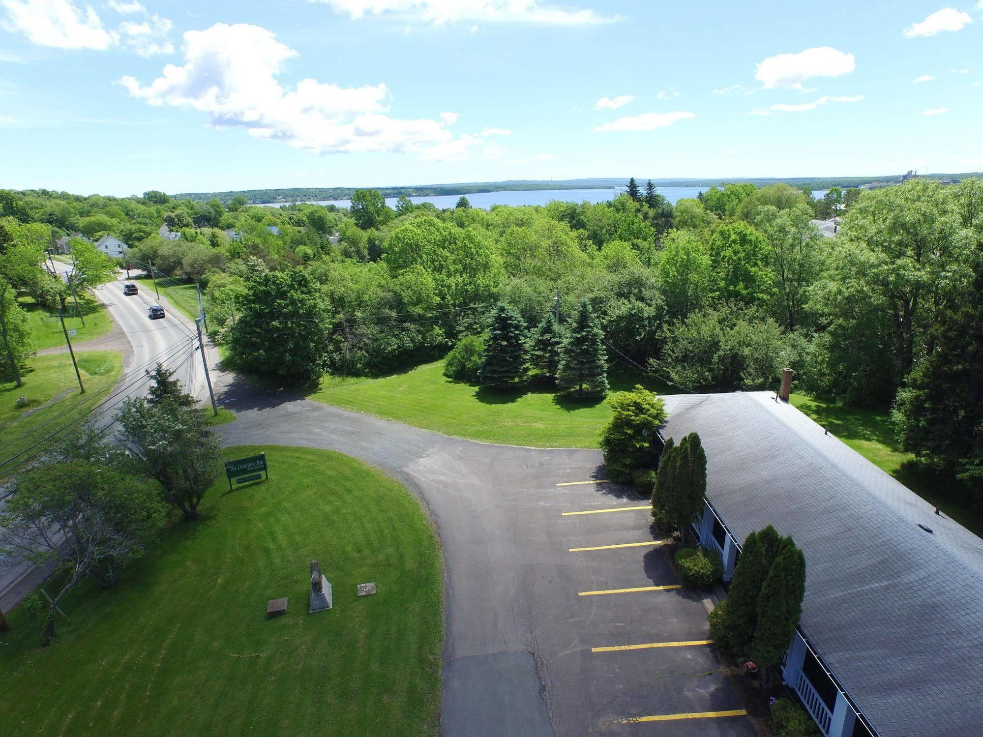 Lionstone Inn Motel & Cottages Pictou Extérieur photo