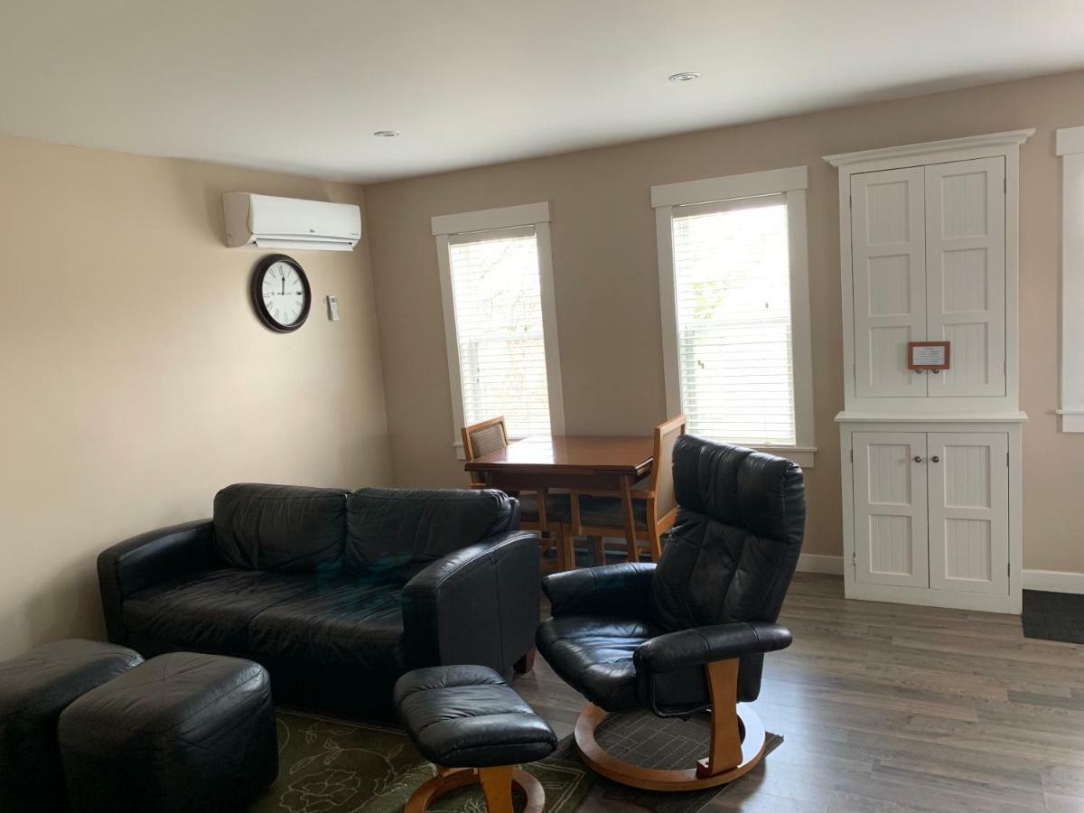 Lionstone Inn Motel & Cottages Pictou Extérieur photo