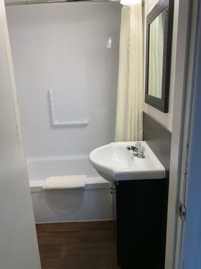 Lionstone Inn Motel & Cottages Pictou Extérieur photo
